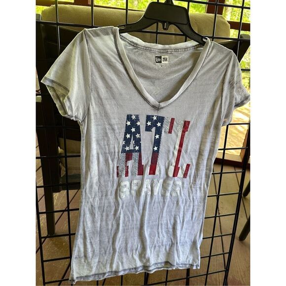 Women’s Atlanta Braves New Era Patriotic ATL v-neck t-shirt sz small - Picture 4 of 7
